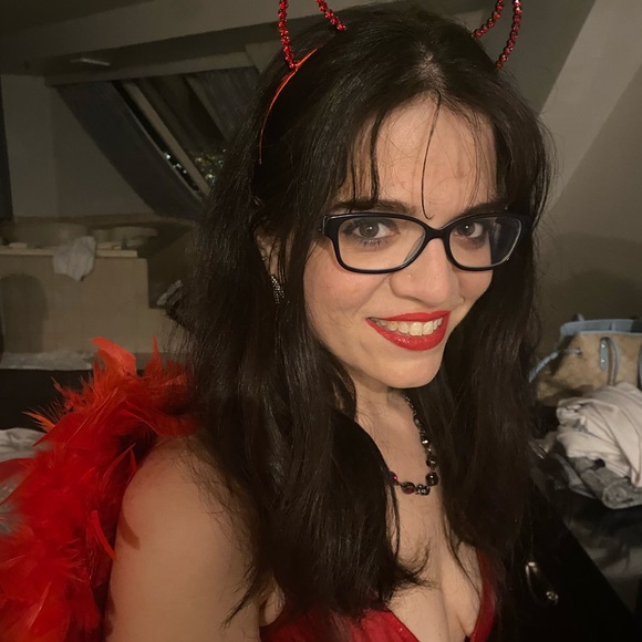 Meet your Posher, Jennifer - Picture 3 of 3